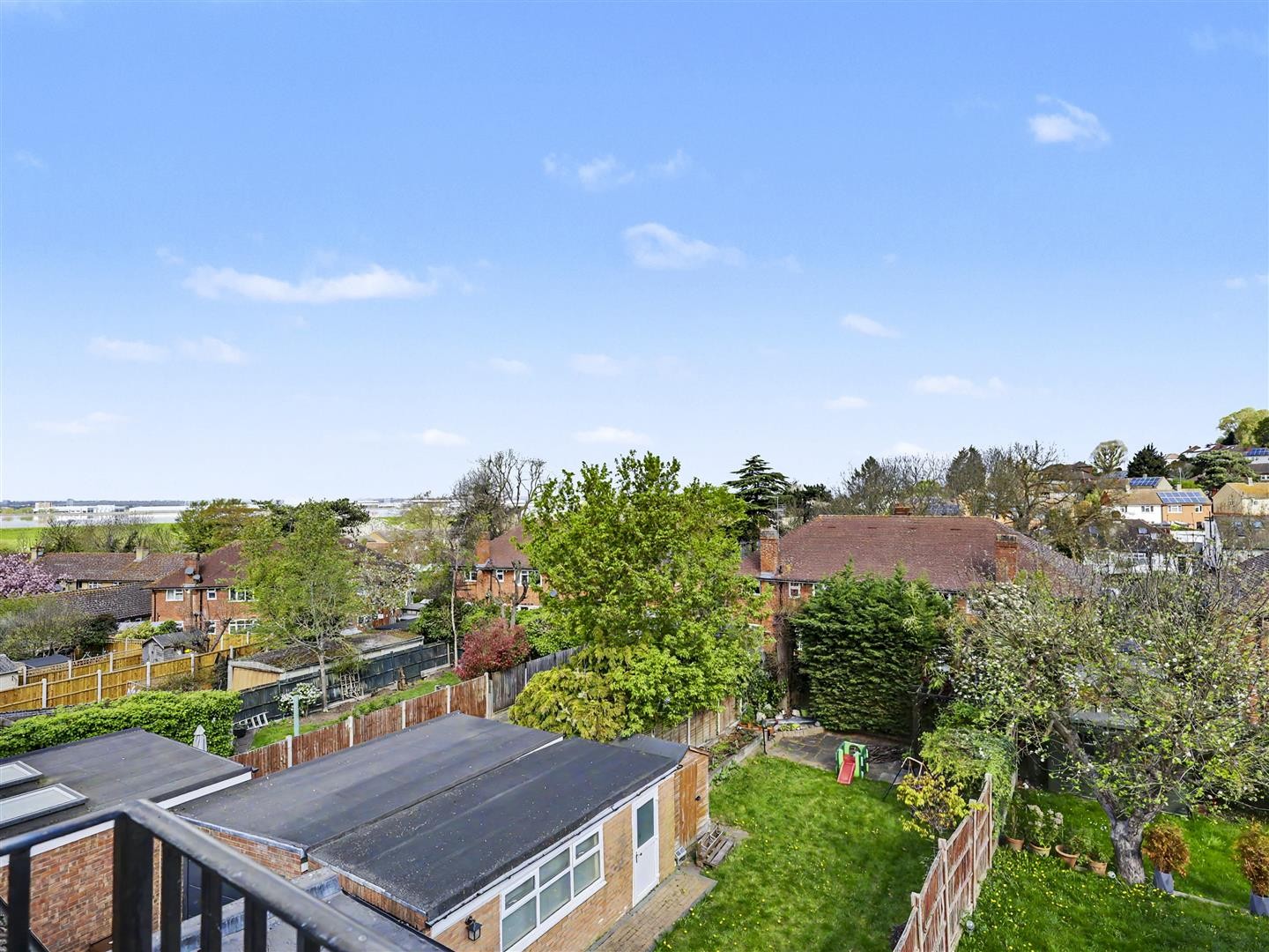 Hawkwood Crescent, Chingford image 23