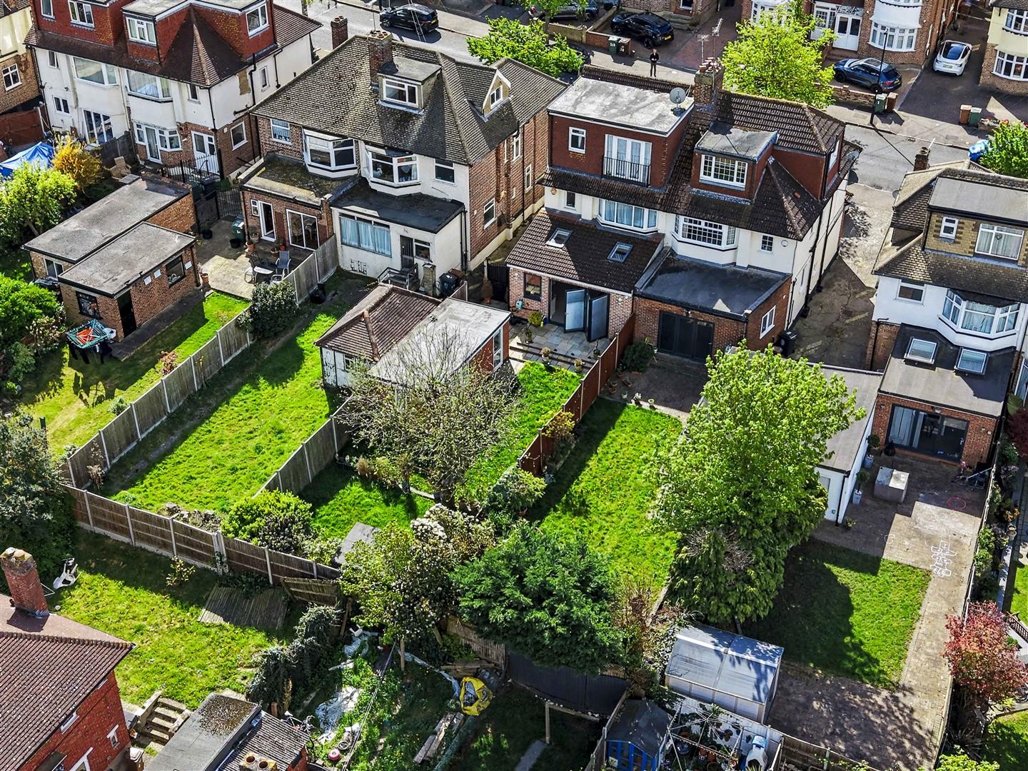 Hawkwood Crescent, Chingford image 26