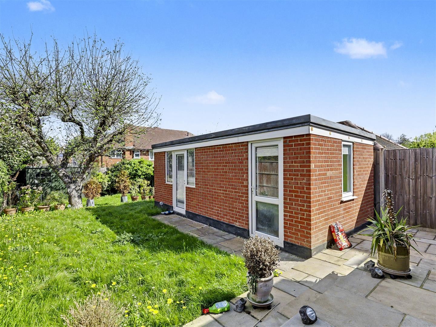 Hawkwood Crescent, Chingford image 27