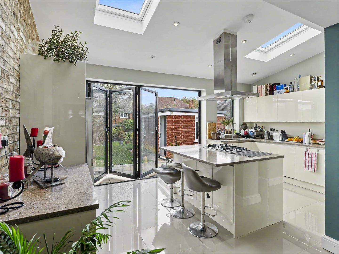 Hawkwood Crescent, Chingford image 6