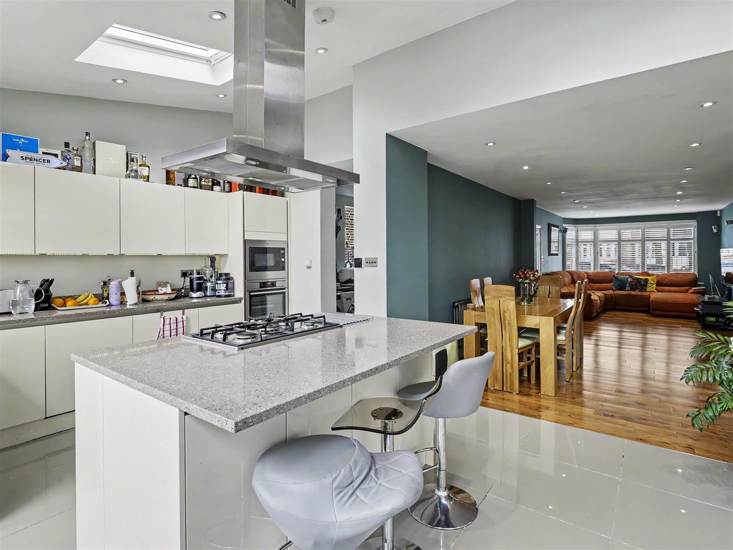 Hawkwood Crescent, Chingford image 8