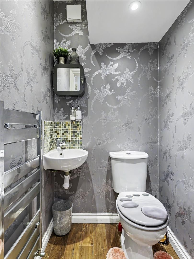 Hawkwood Crescent, Chingford image 10