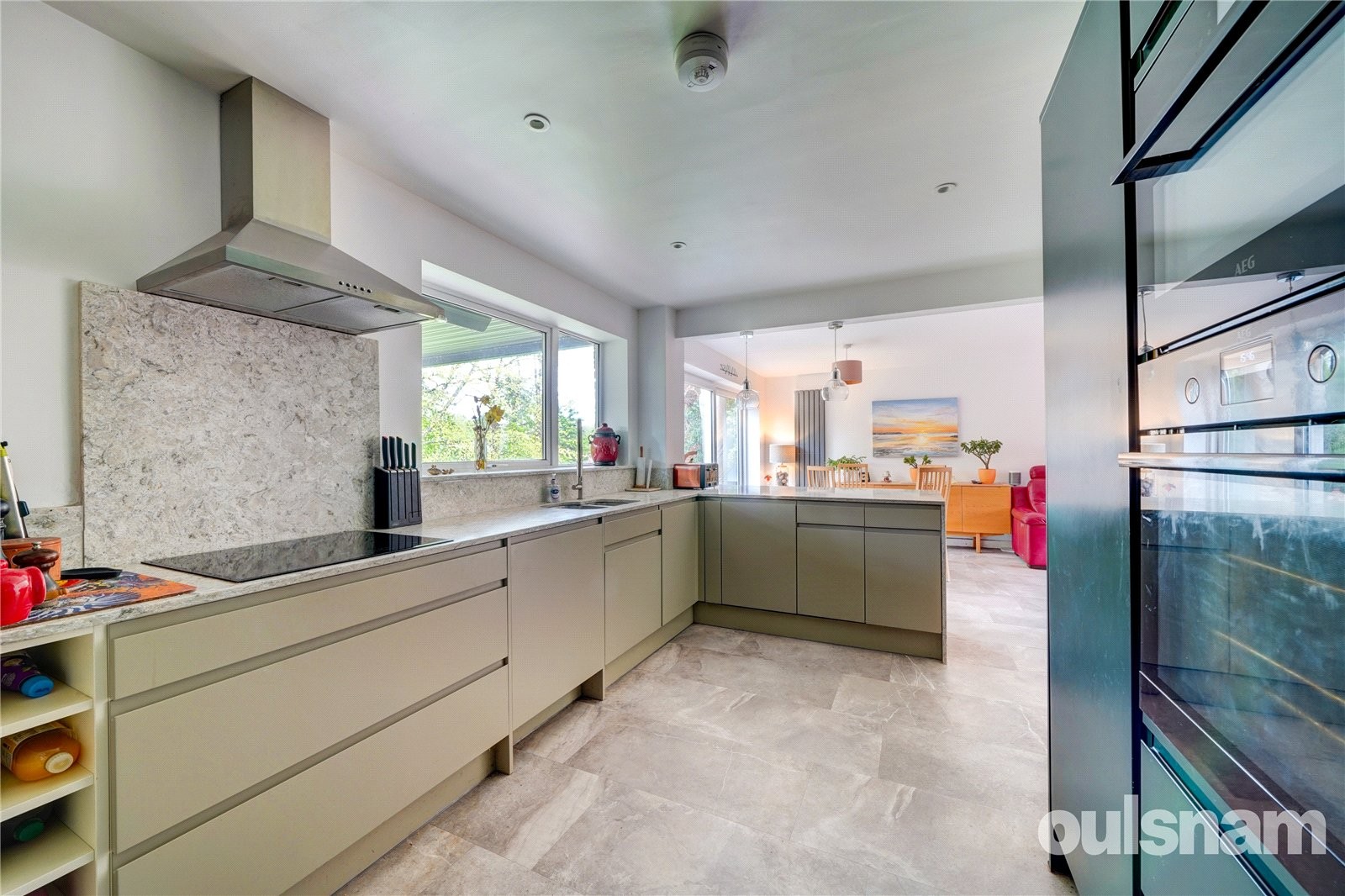 Manor Close, Droitwich, Worcestershire image 6