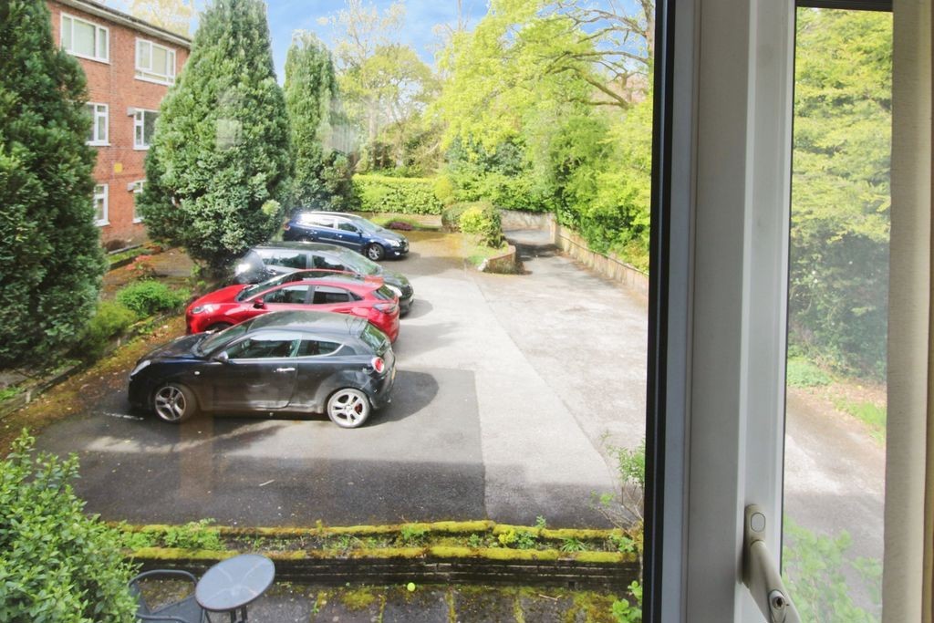 Grosvenor Court, Broughton Park, Salford image 17