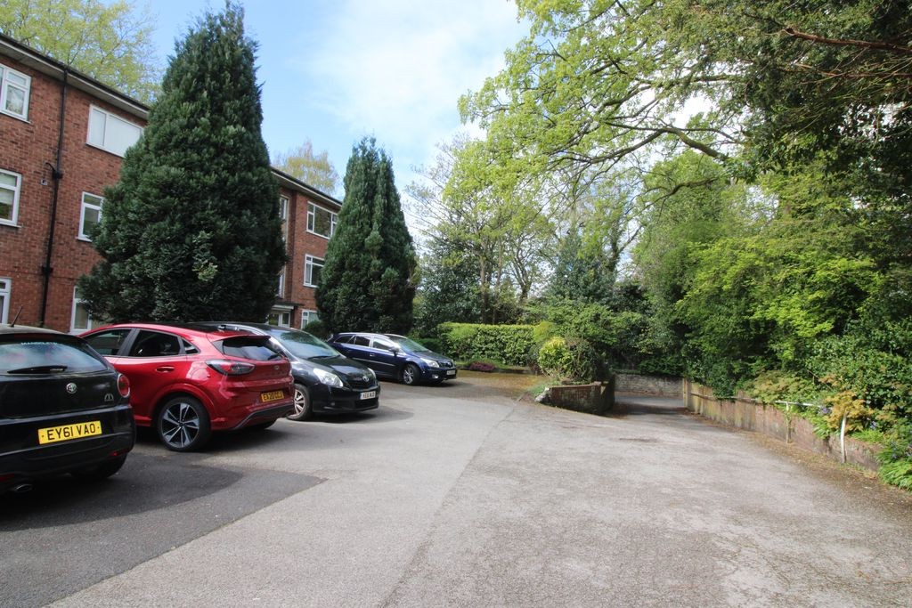 Grosvenor Court, Broughton Park, Salford image 18
