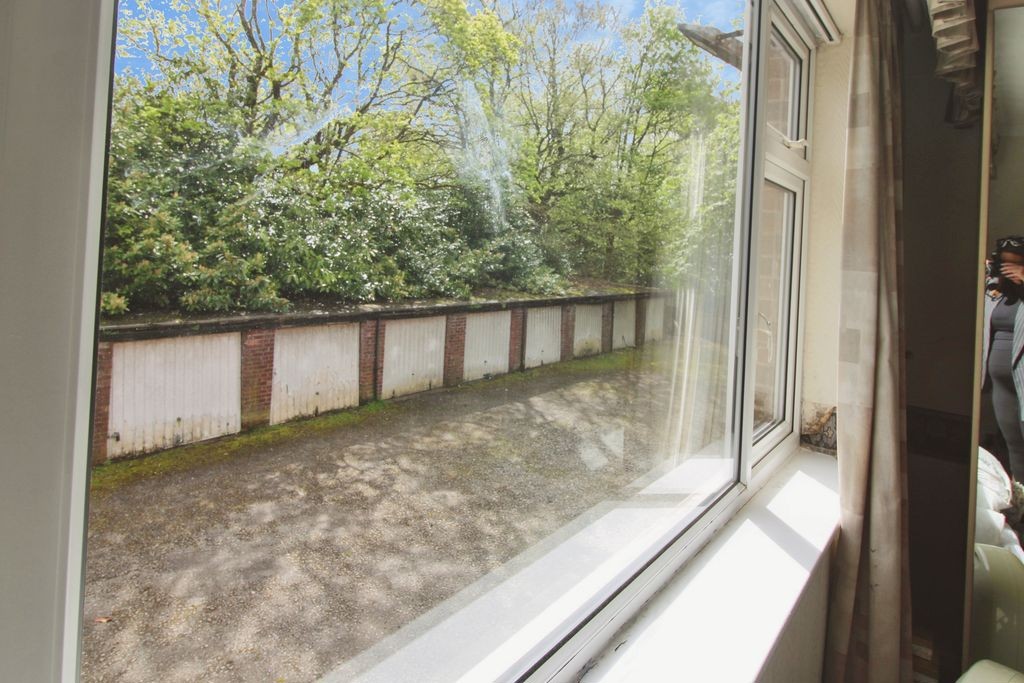 Grosvenor Court, Broughton Park, Salford image 20
