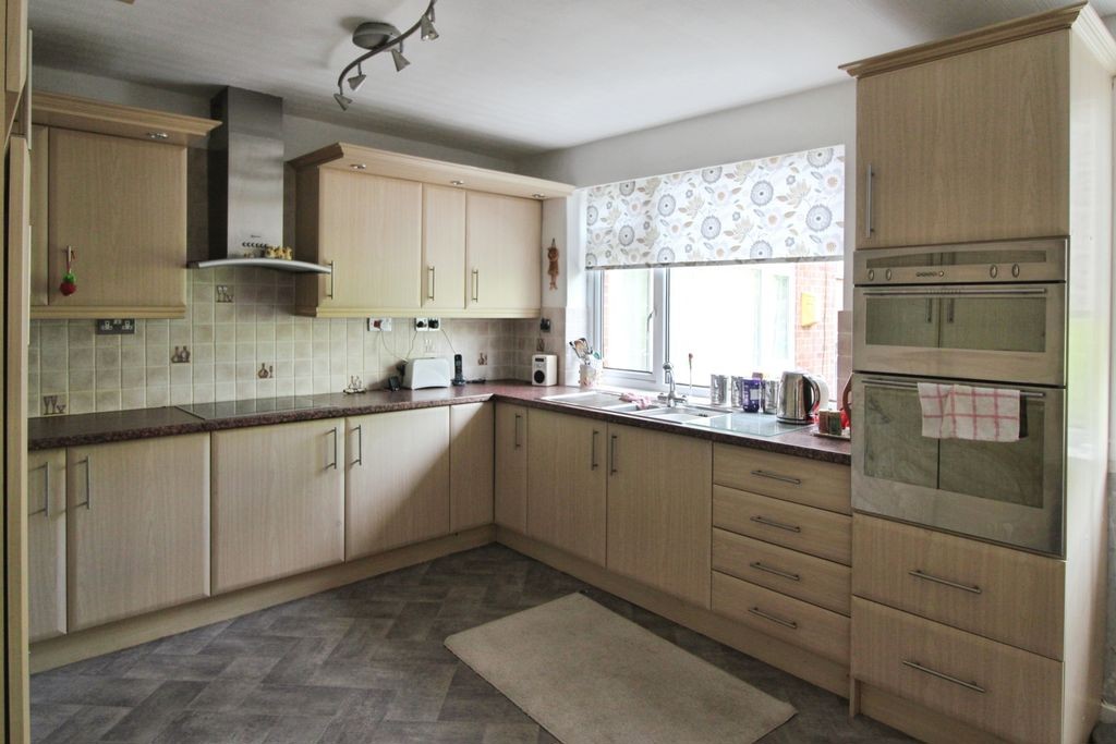 Grosvenor Court, Broughton Park, Salford image 7