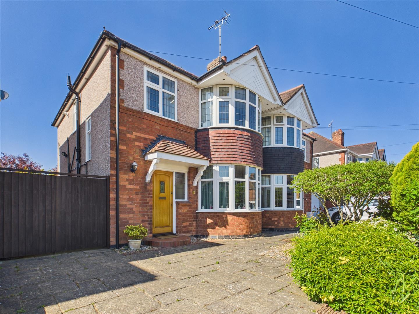 Watercall Avenue, Stivichall, COVENTRY * VACANT & NO UPWARD CHAIN * image 1