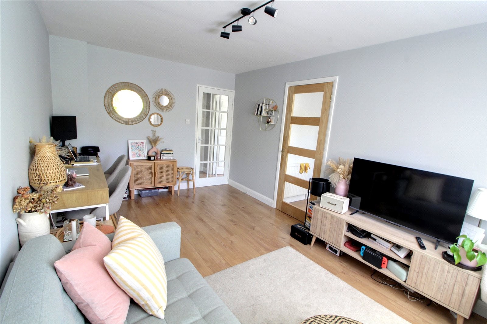 Gladbeck Way, Enfield, Middlesex image 2