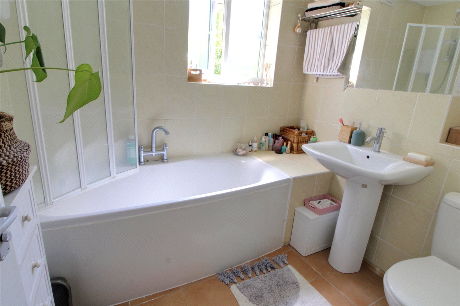 Gladbeck Way, Enfield, Middlesex image 9