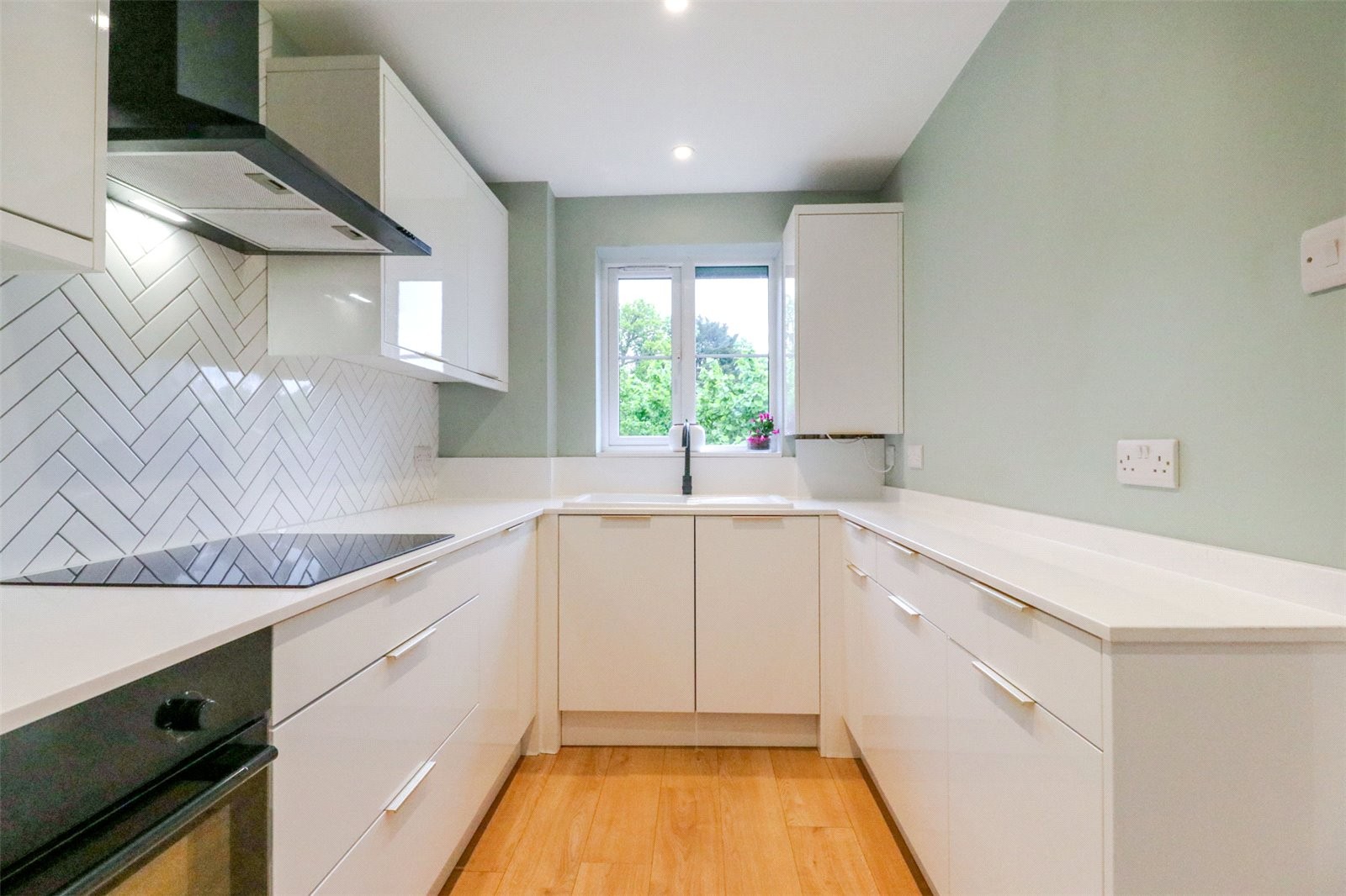 Gladbeck Way, Enfield, Middlesex image 1