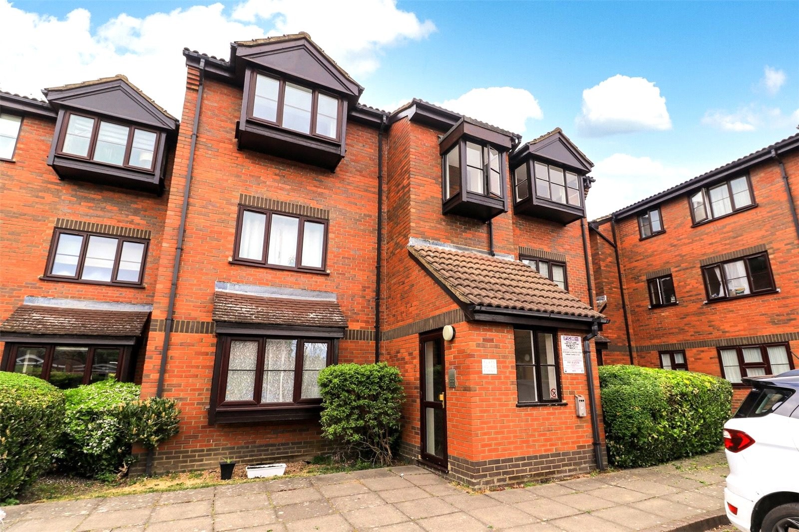 Gladbeck Way, Enfield, Middlesex image 4