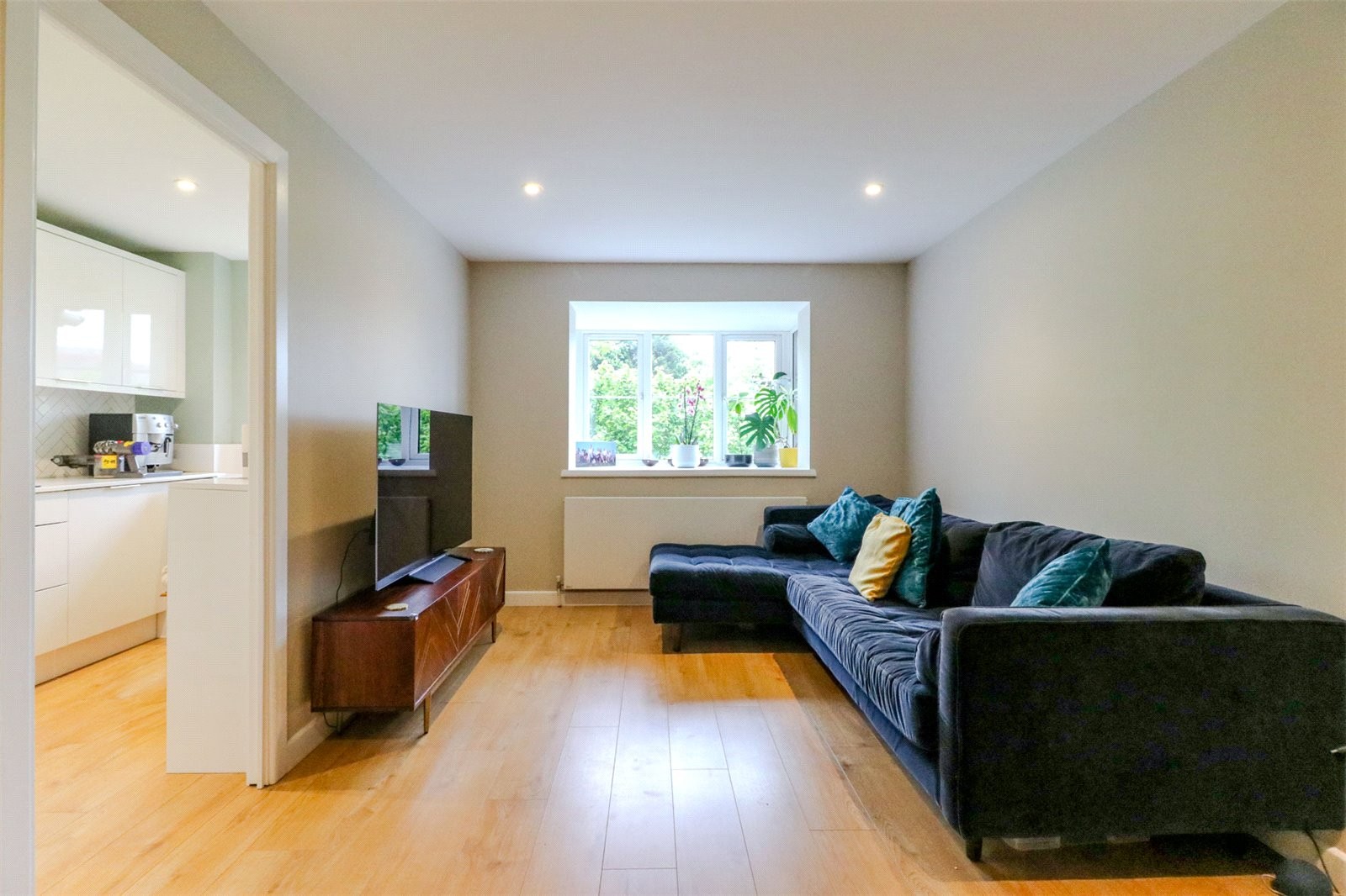 Gladbeck Way, Enfield, Middlesex image 8