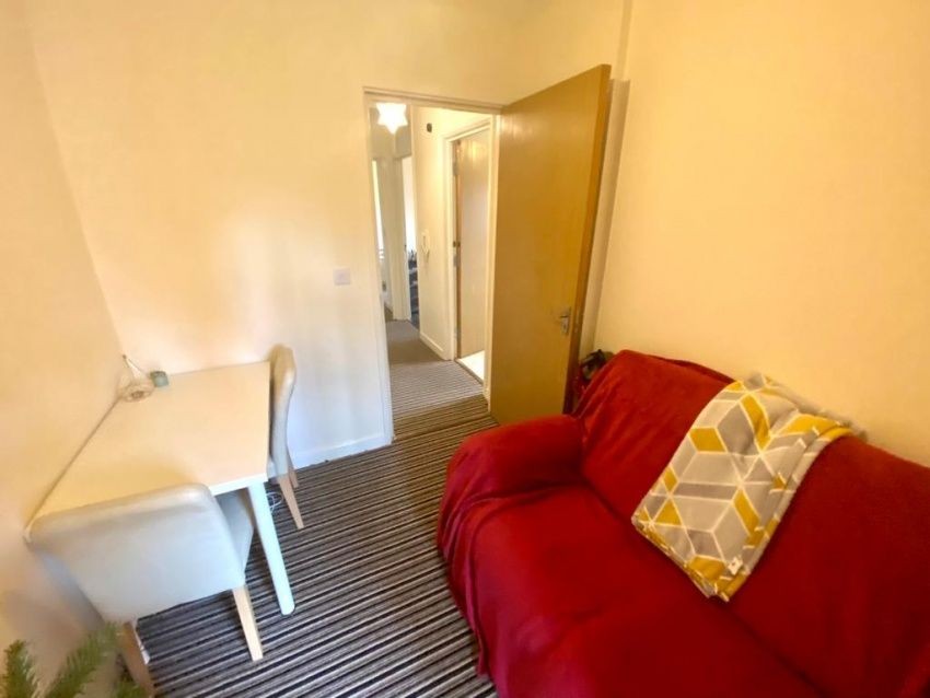 24 Broomspring Close, Broomhall image 2