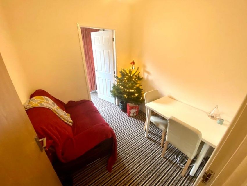 24 Broomspring Close, Broomhall image 3