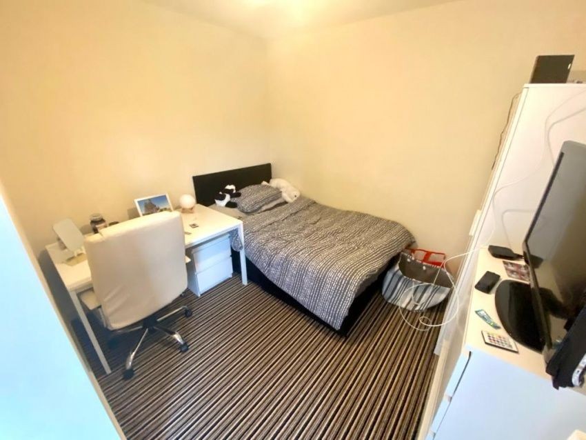 24 Broomspring Close, Broomhall image 5