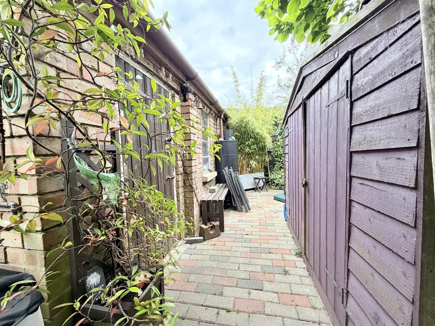 Coningsby Gardens, London image 20