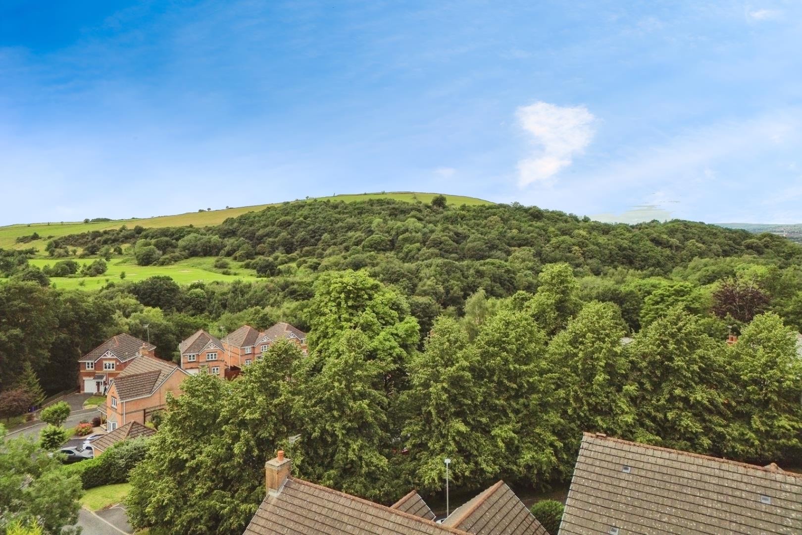 Acresbrook, Stalybridge image 2