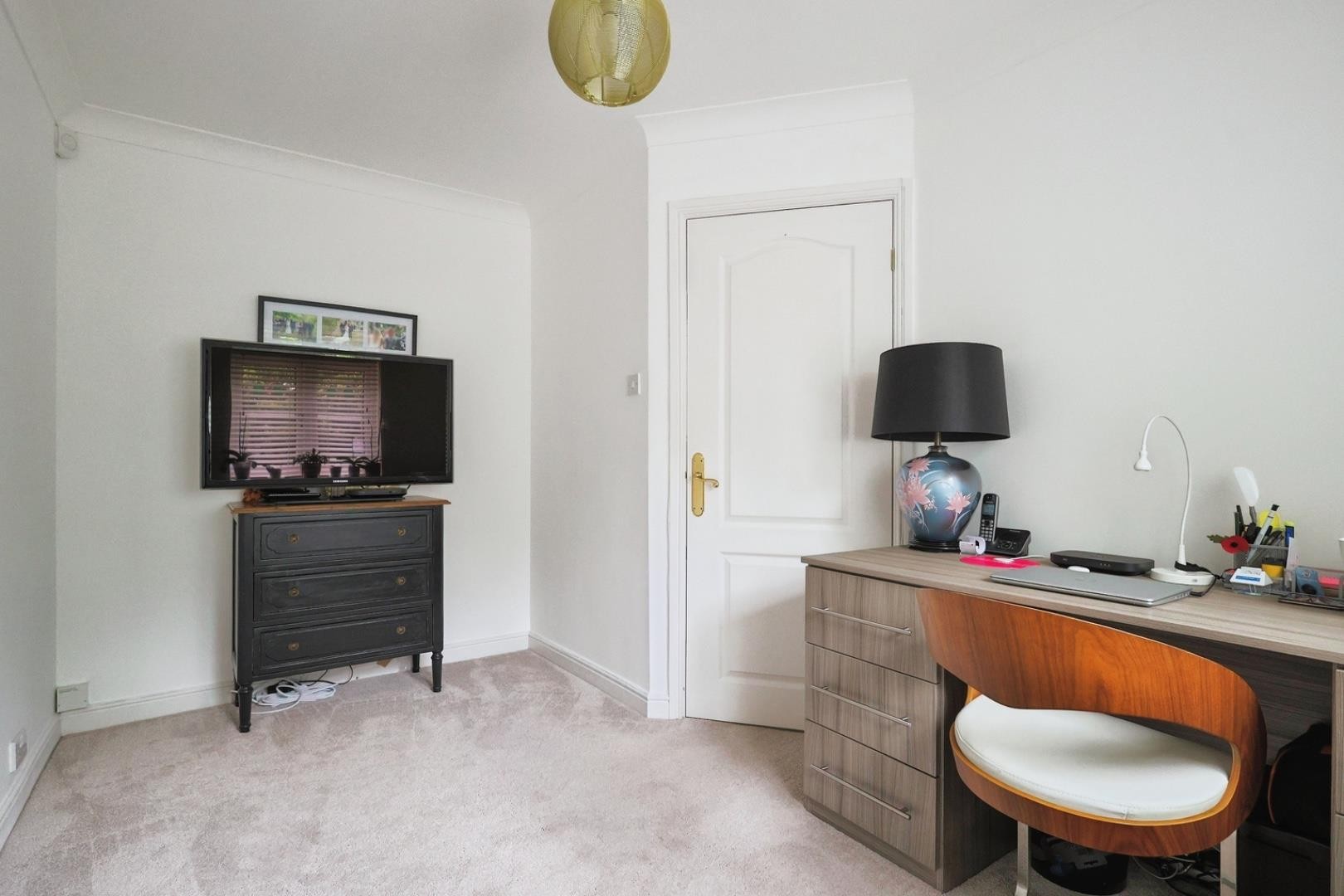 Acresbrook, Stalybridge image 17
