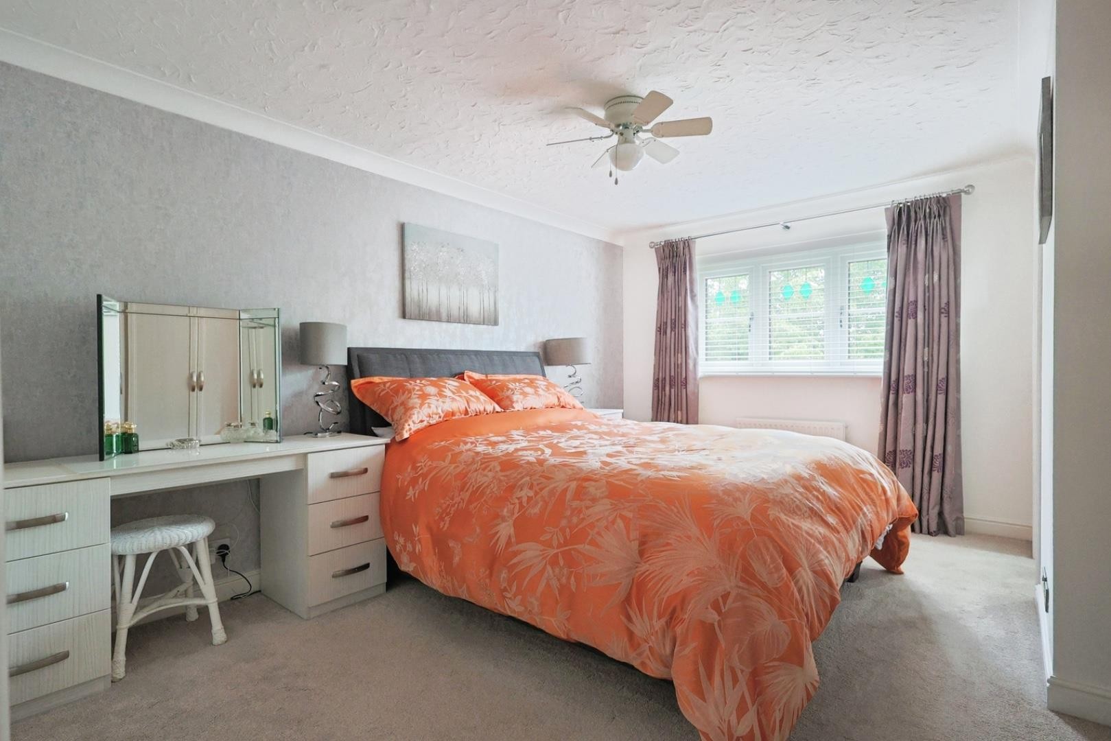 Acresbrook, Stalybridge image 30