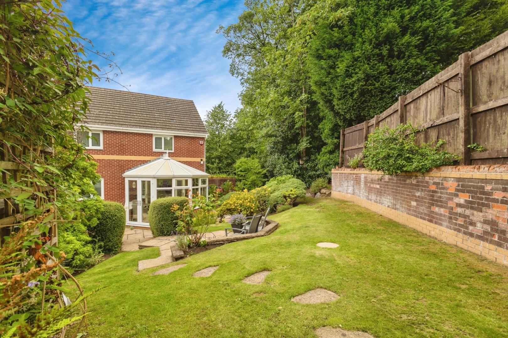 Acresbrook, Stalybridge image 33