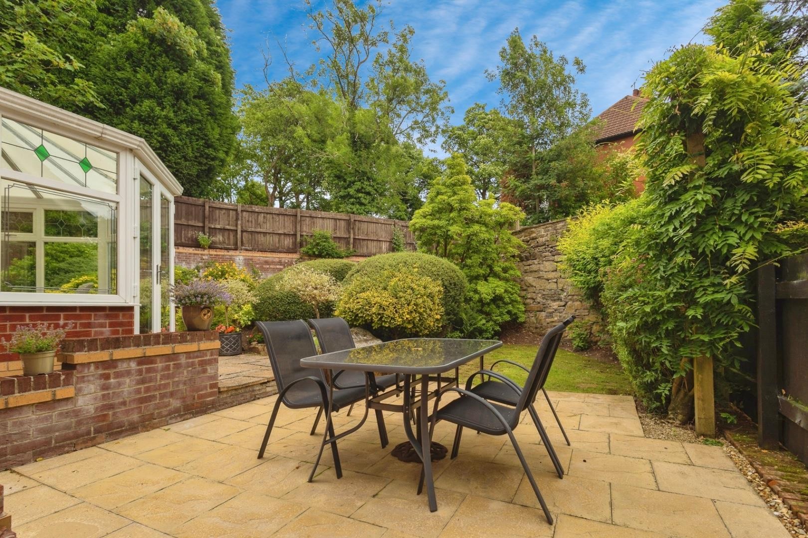 Acresbrook, Stalybridge image 34