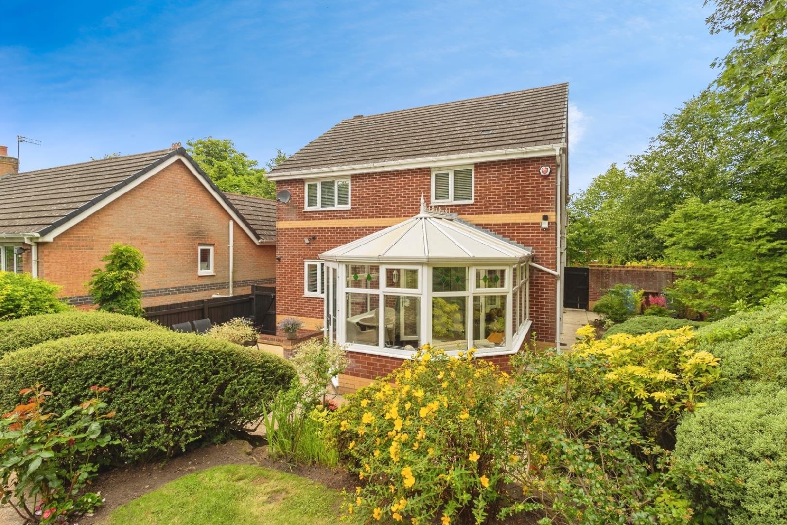 Acresbrook, Stalybridge image 36