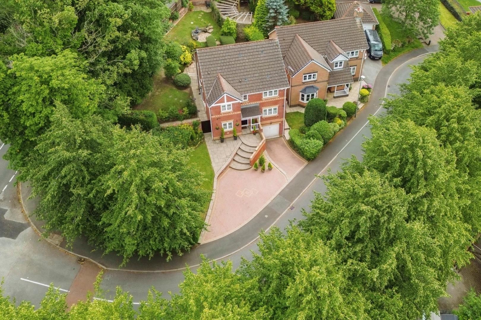 Acresbrook, Stalybridge image 39