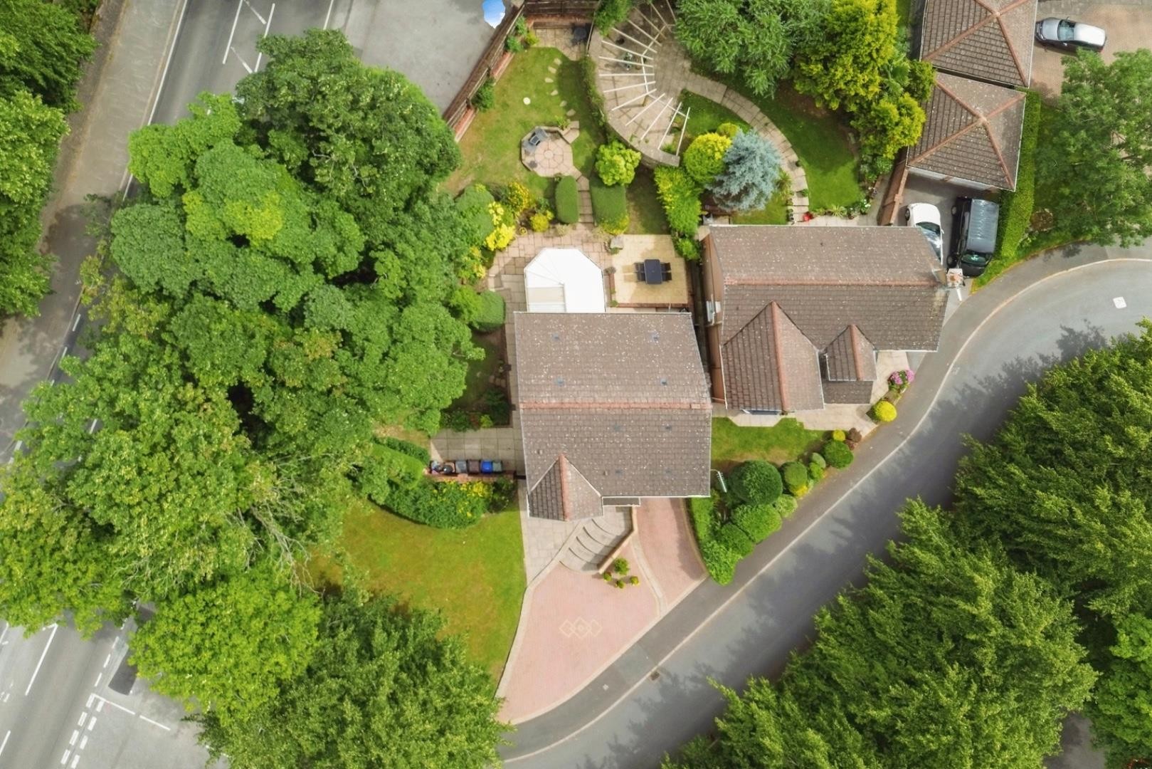 Acresbrook, Stalybridge image 40