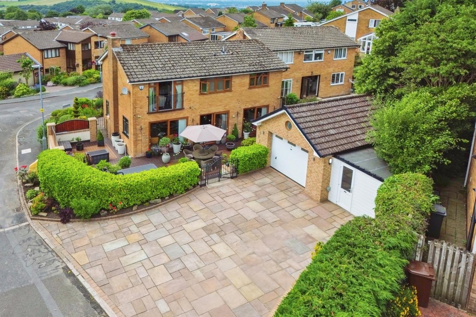 Oakcroft, Stalybridge image 33