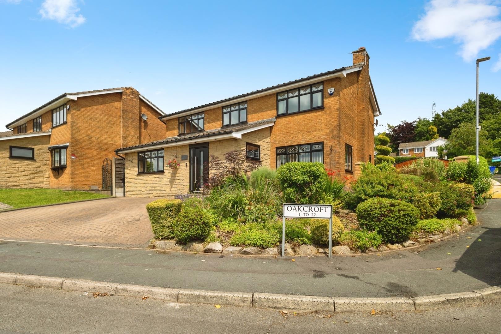 Oakcroft, Stalybridge image 36