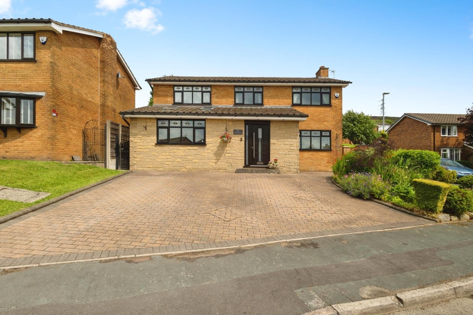 Oakcroft, Stalybridge image 38