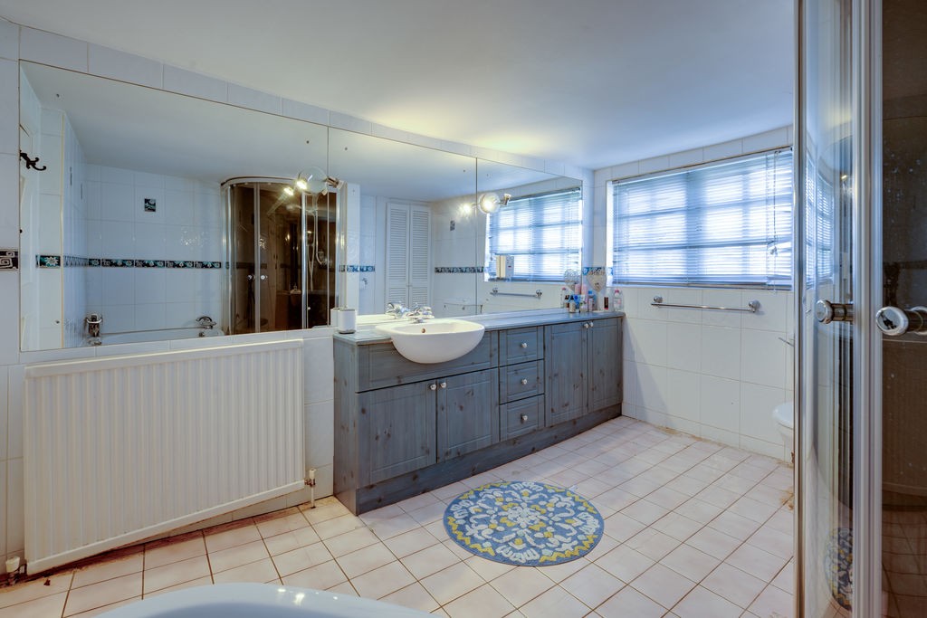 Hall Lane, Brentwood image 11