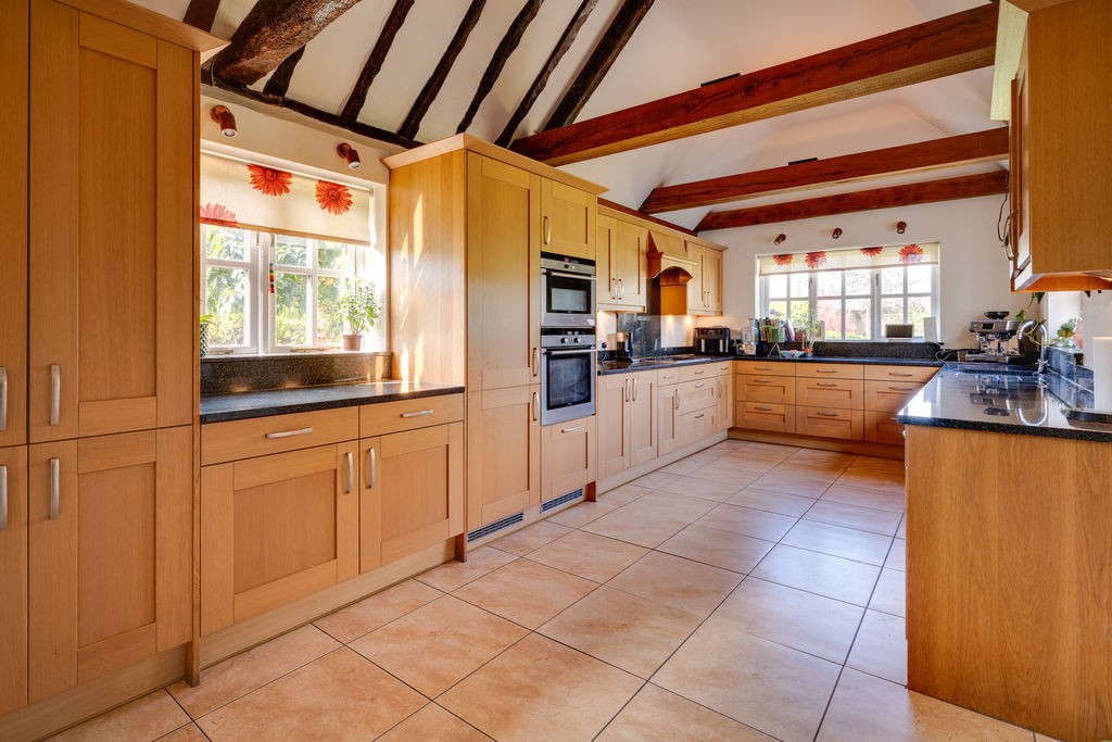 Hall Lane, Brentwood image 3