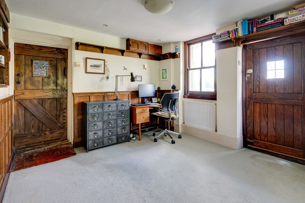 Hall Lane, Brentwood image 10