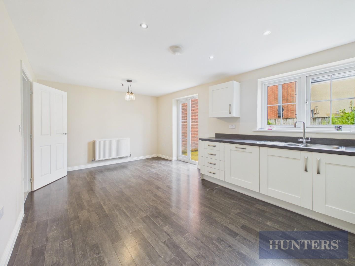 Butterbur Lane, Scarborough image 7
