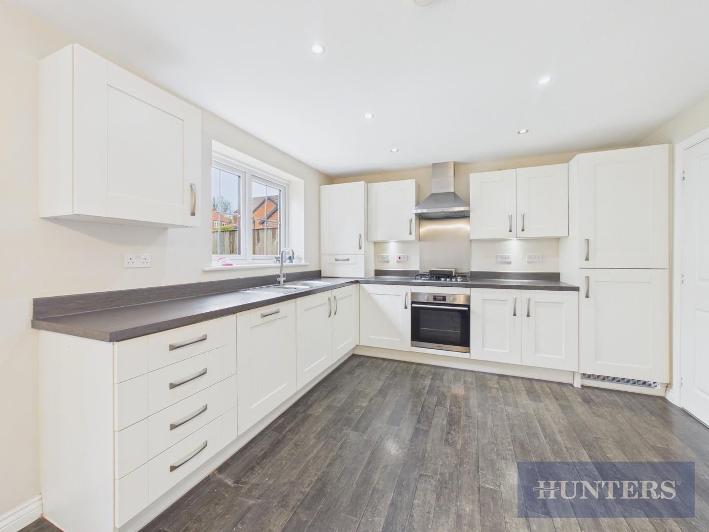 Butterbur Lane, Scarborough image 9