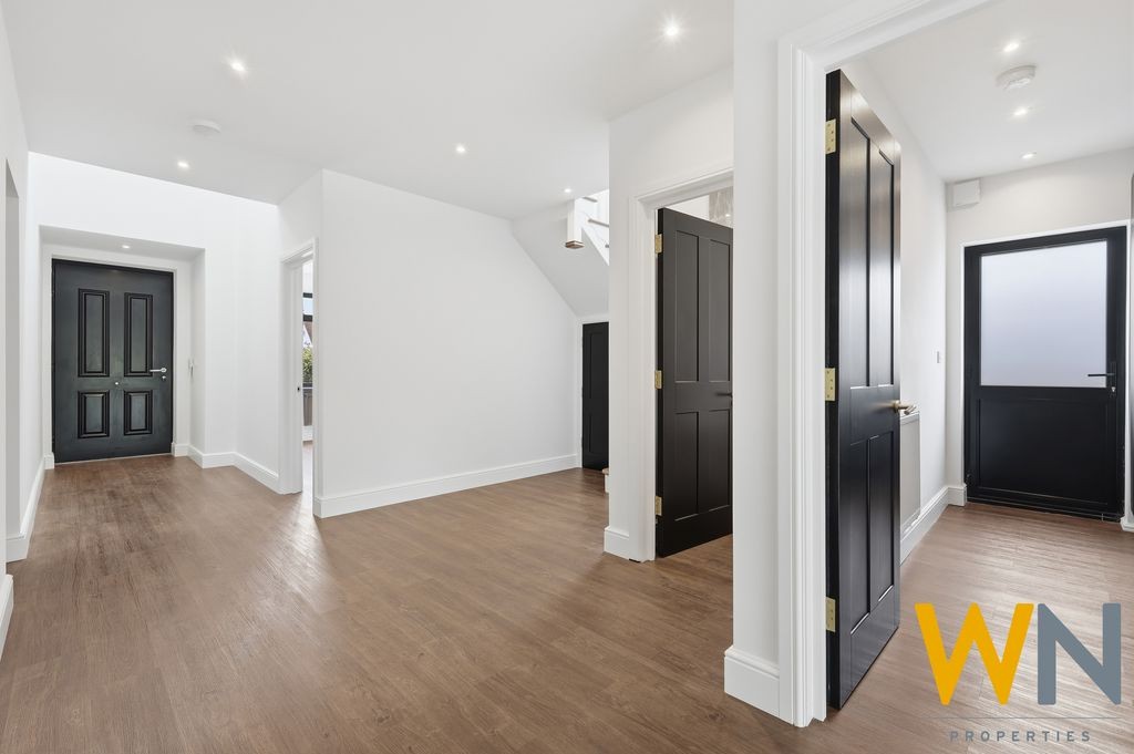 Rayleigh Road, Brentwood image 13