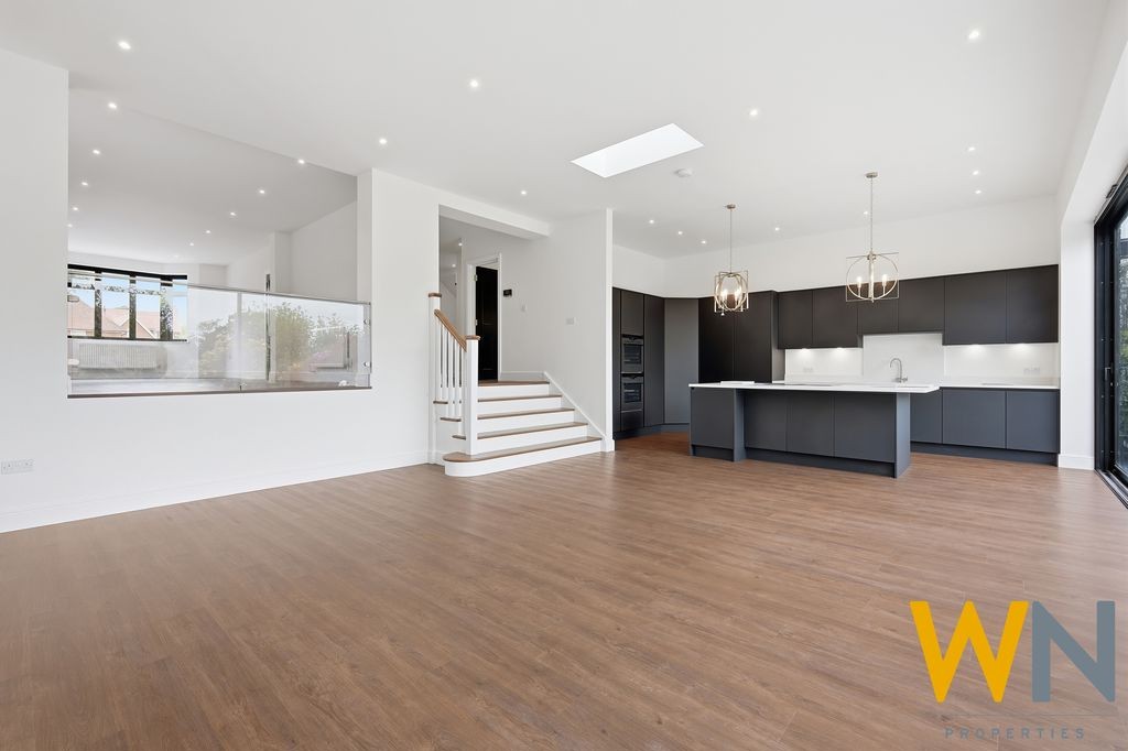 Rayleigh Road, Brentwood image 3