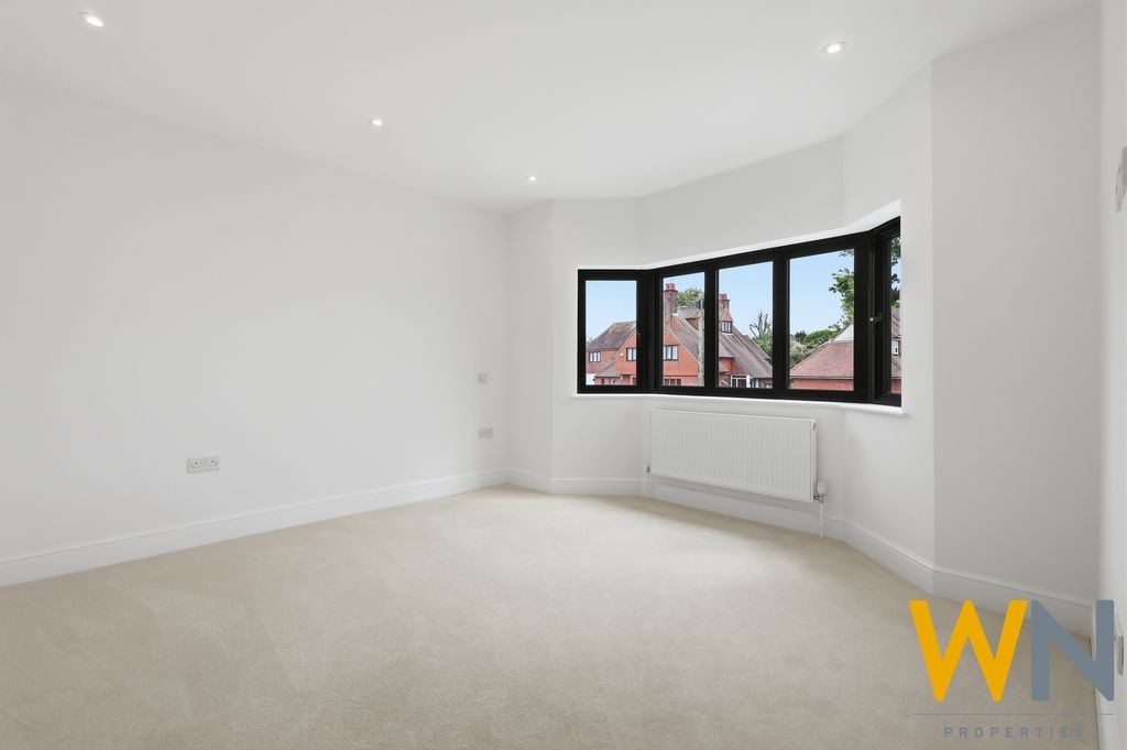 Rayleigh Road, Brentwood image 25
