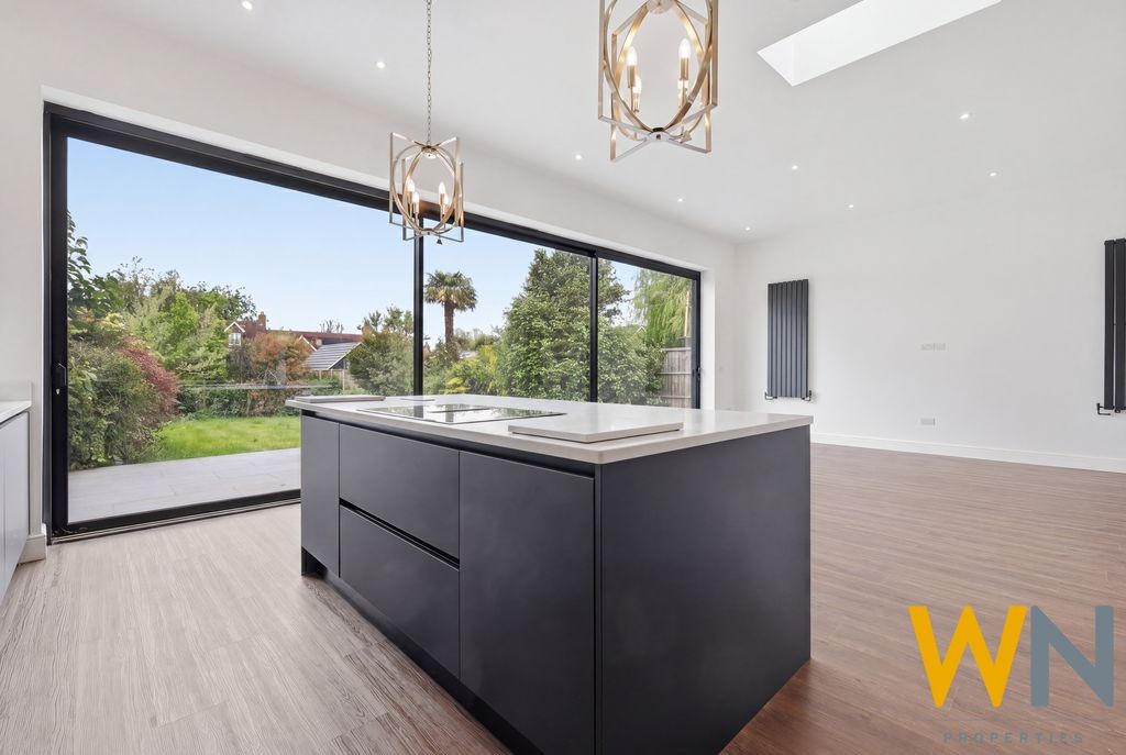 Rayleigh Road, Brentwood image 4
