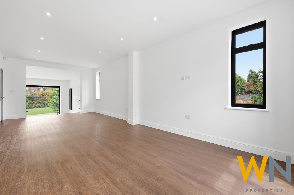 Rayleigh Road, Brentwood image 7