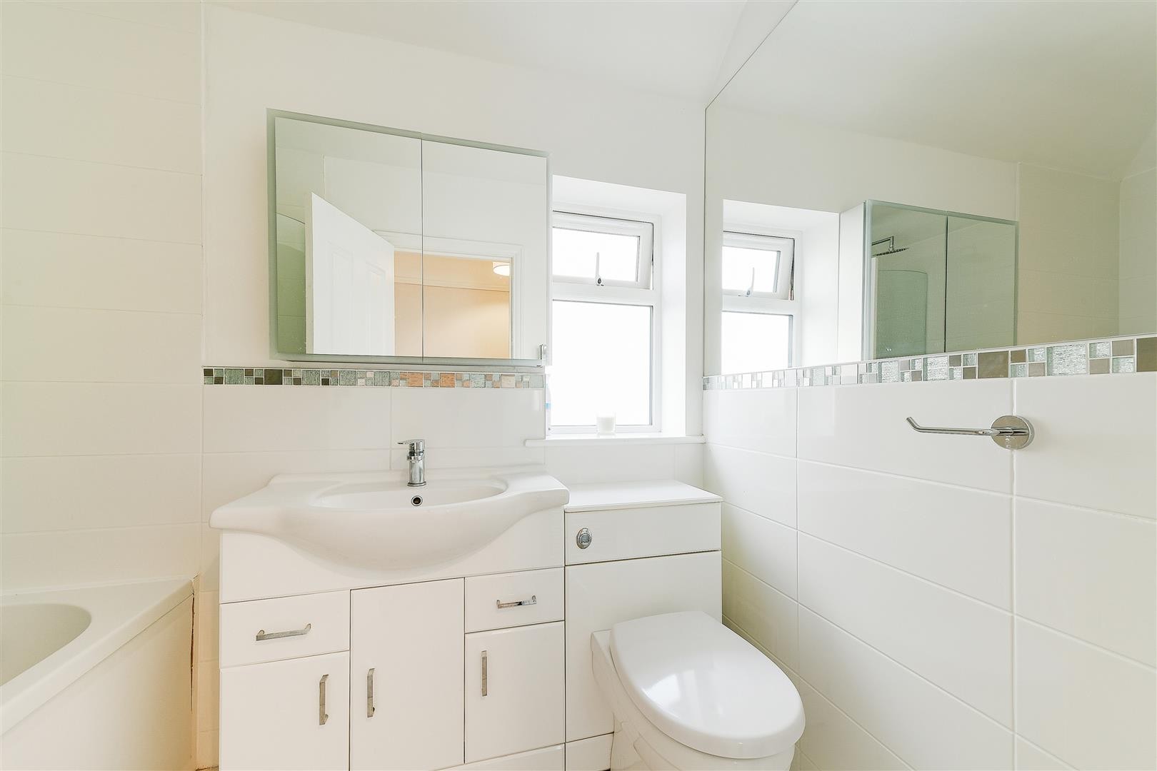 Roundwood View, Banstead image 17