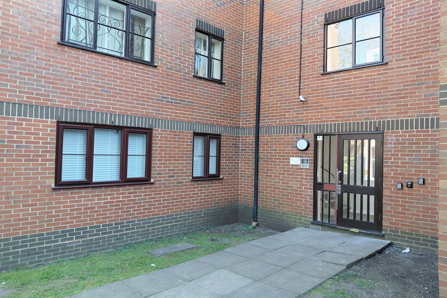 Gladbeck Way, EN2 image 1