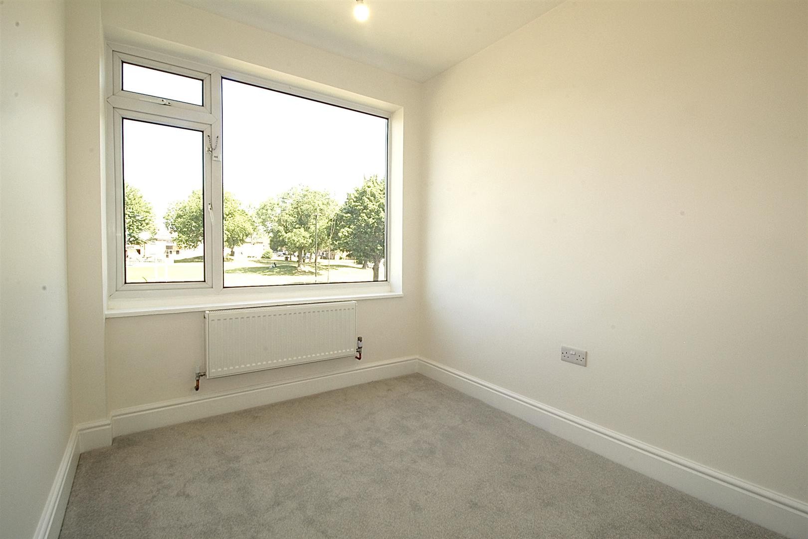 Hoe Lane, Enfield image 11