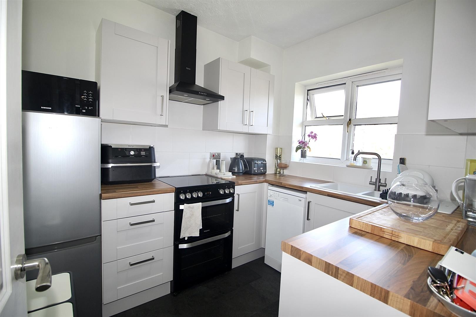 40 Windmill Hill, Enfield image 3