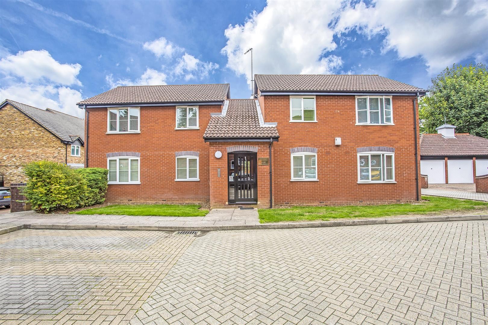 Kensington House, Upper Dunnymans, Banstead image 1