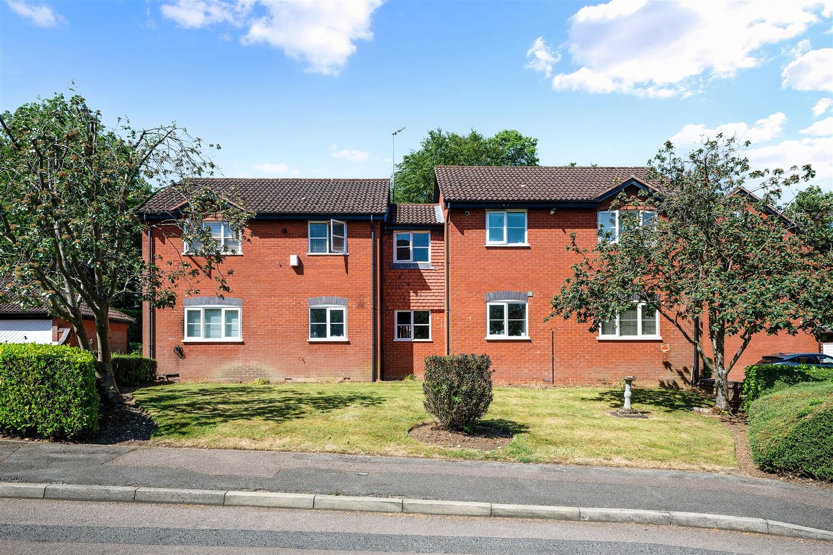 Kensington House, Upper Dunnymans, Banstead image 13