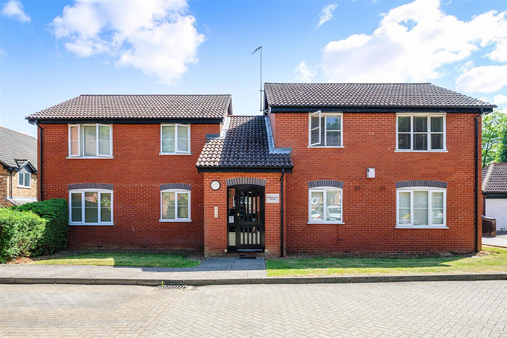 Kensington House, Upper Dunnymans, Banstead image 15