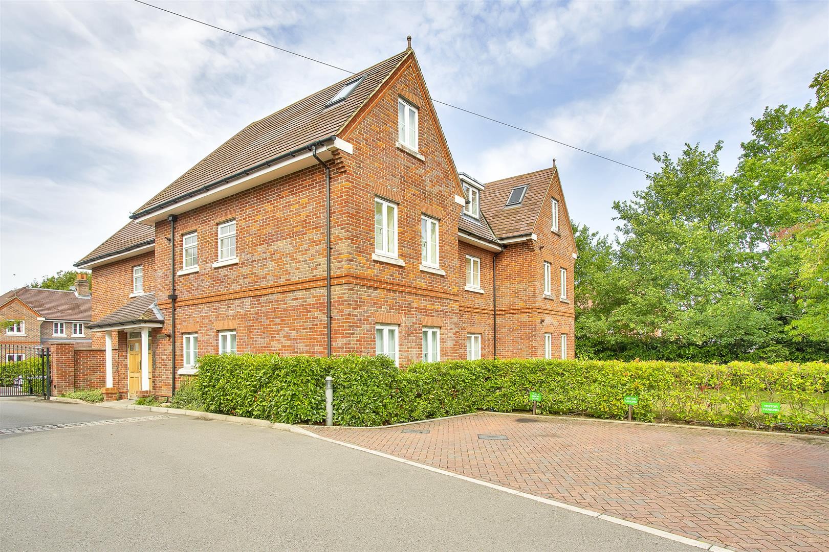 Hurley Close, Banstead image 1